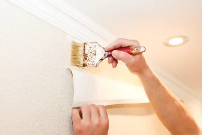 Pose de papier peint à Carpineto — revêtements muraux et toiles de verre